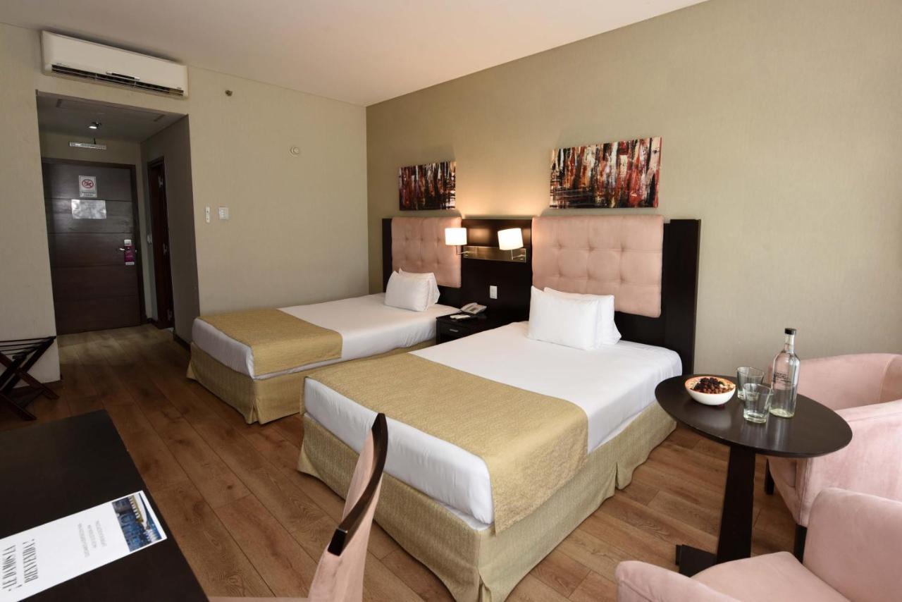 Howard Johnson Resort & Convention Center Ezeiza Exterior photo