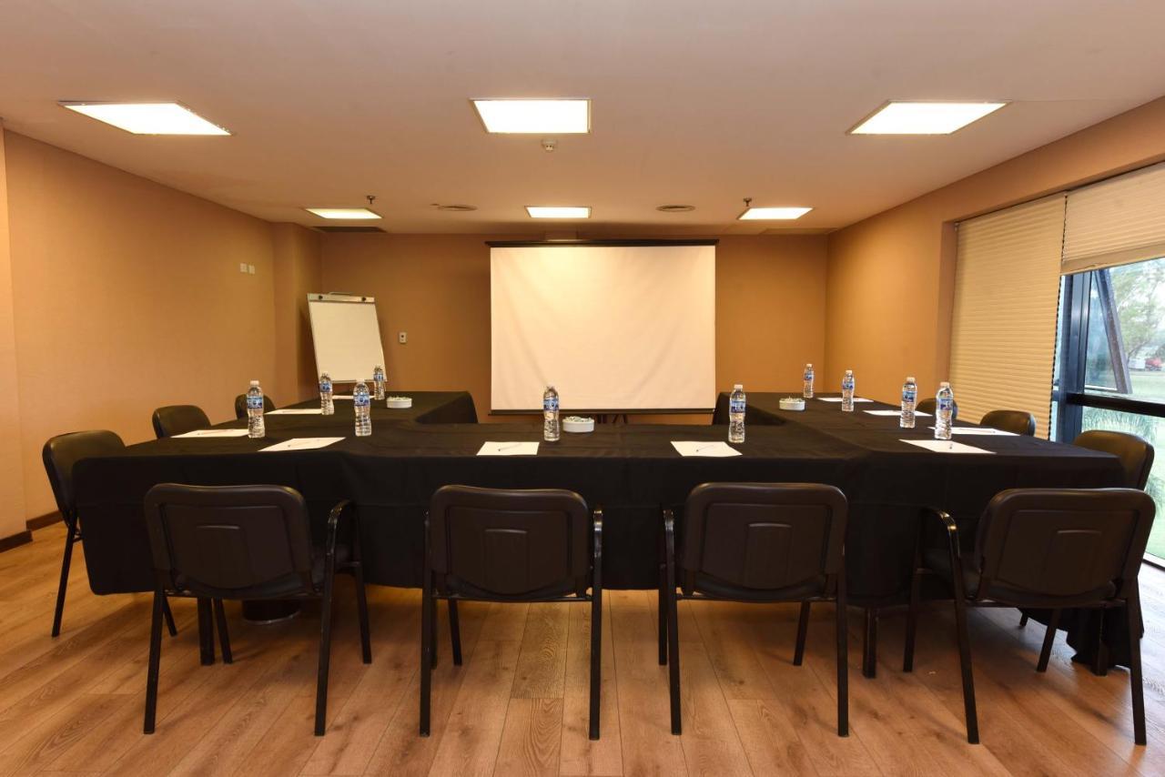 Howard Johnson Resort & Convention Center Ezeiza Exterior photo