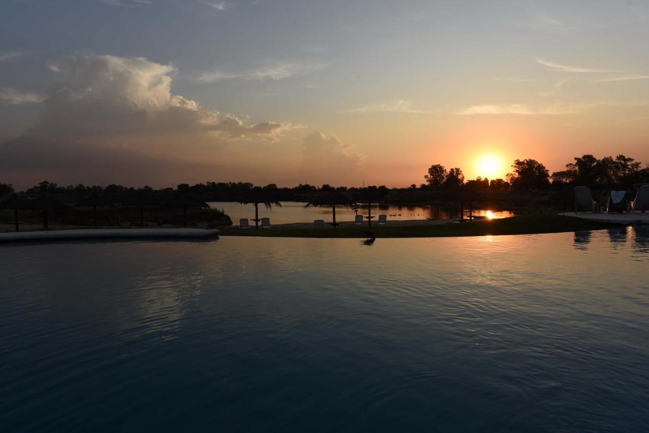 Howard Johnson Resort & Convention Center Ezeiza Exterior photo
