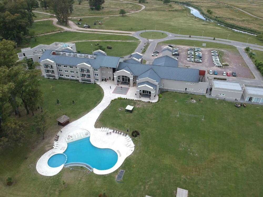 Howard Johnson Resort & Convention Center Ezeiza Exterior photo