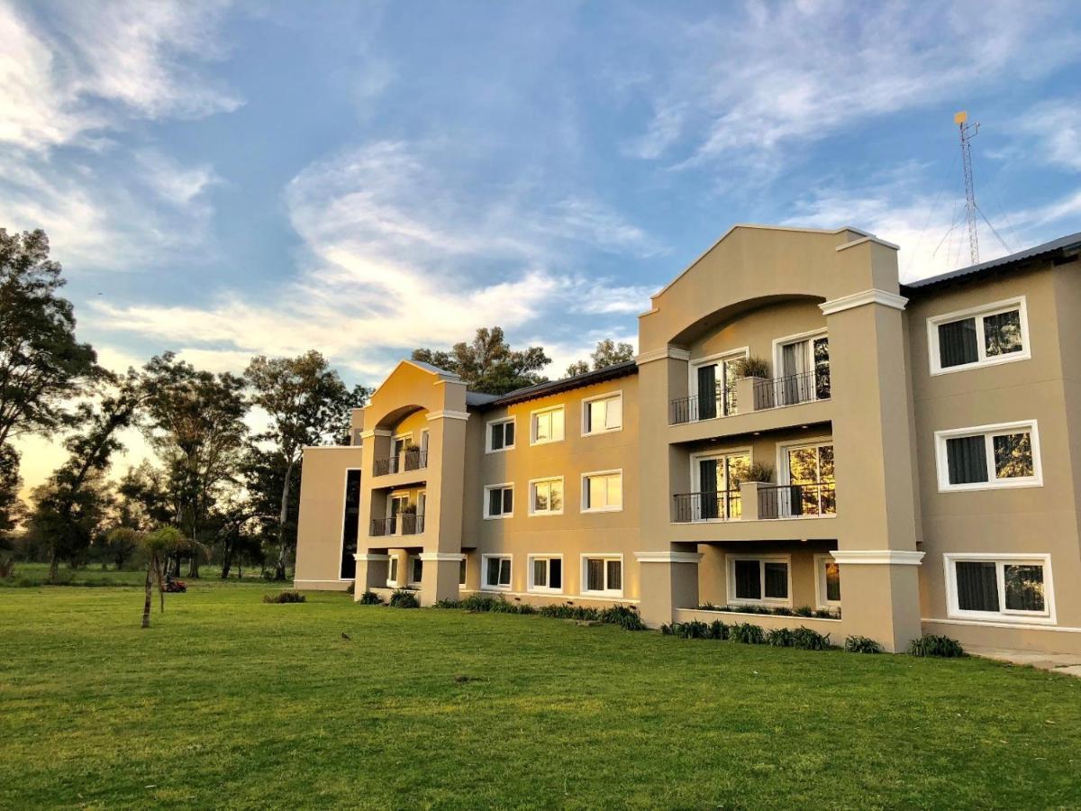 Howard Johnson Resort & Convention Center Ezeiza Exterior photo